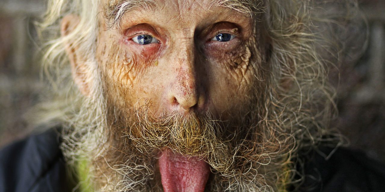 Nereye uzuyor insan ömrü Allah aşkına ? Kandırılıyorsunuz efendim. Kan-dı-rı-lıyor- su-nuz!